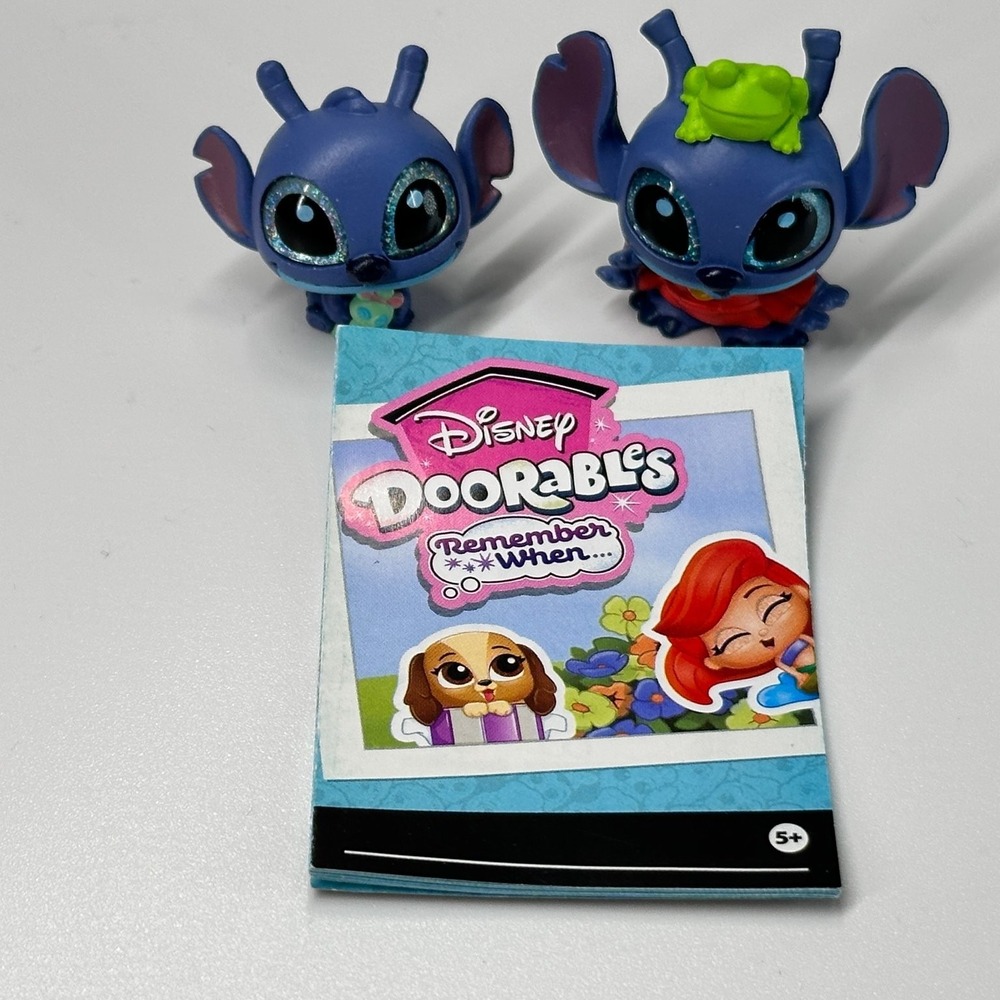 Disney Doorables STITCH REMEMBER WHEN Lilo & Stitch Set of 2 with Photo and Book - Picture 4 of 5
